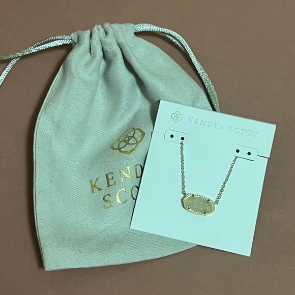 Kendra Scott Jewelry - Kendra Scott Elisa Gold Oval Necklace